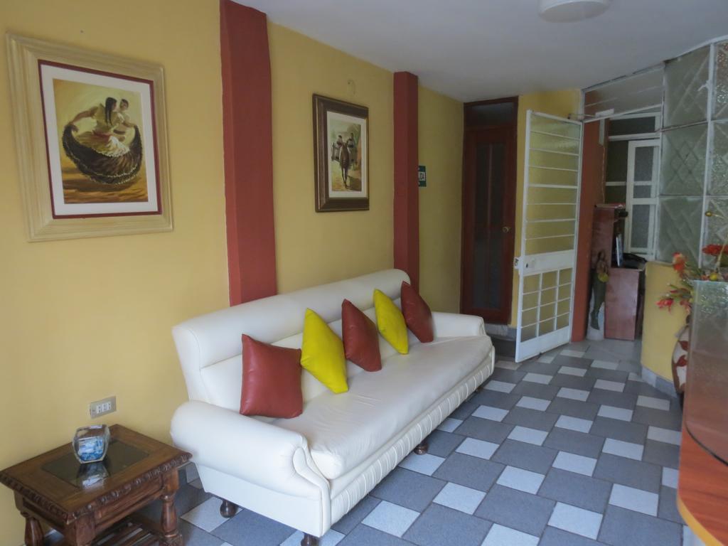 トルヒーリョ Residencial El Sol De Los Pinos Bed & Breakfast エクステリア 写真